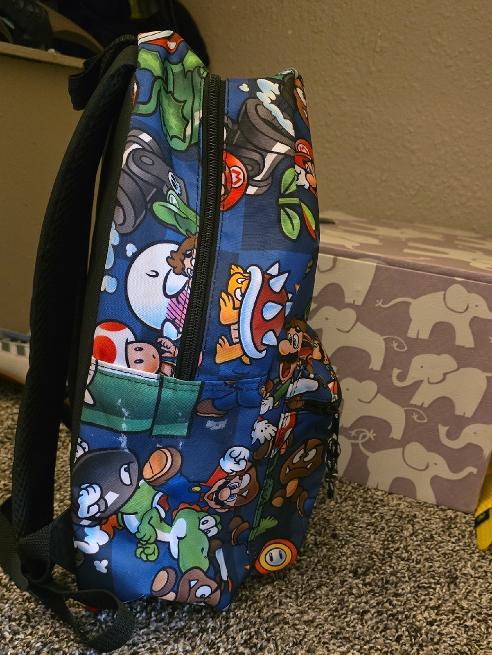 Super Mario Backpack - Picture 2 of 4